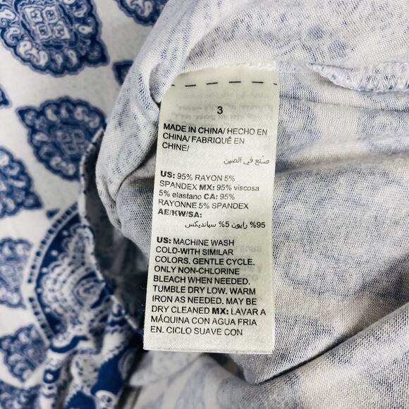 Chico's Size XL 16 3 Printed Journey Tiles V-Neck Tee Top Blue White - Picture 5 of 5